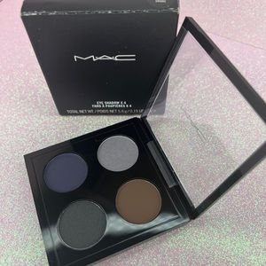 Mac Cosmetics eyeshadow pallet “Parlor Smoke”